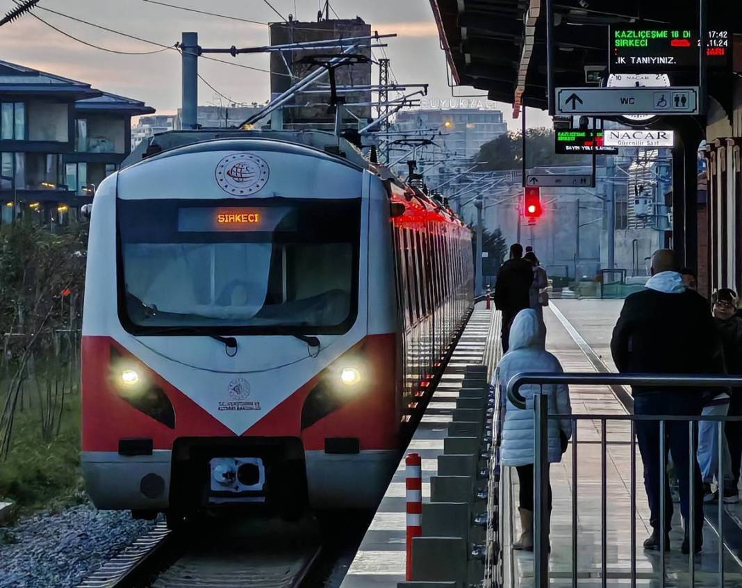 Sefer başı dolulukta Marmaray banliyö treni ve Ankara metrosu zirvede 16